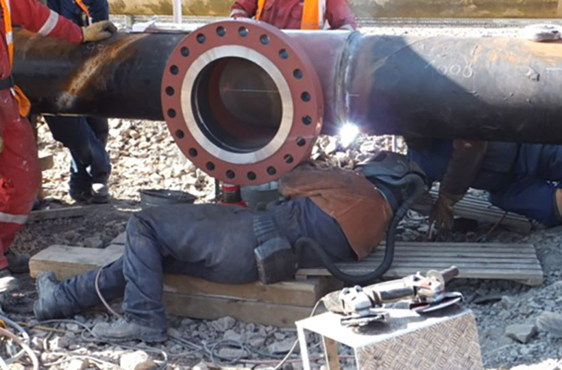 Figure 3 - Split-tee welding at DNV Spadeadam 